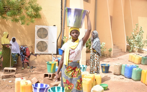 L’eau, une source d’espoir : UFC-Dori soulage les populations du Sahel avec des forages solaires