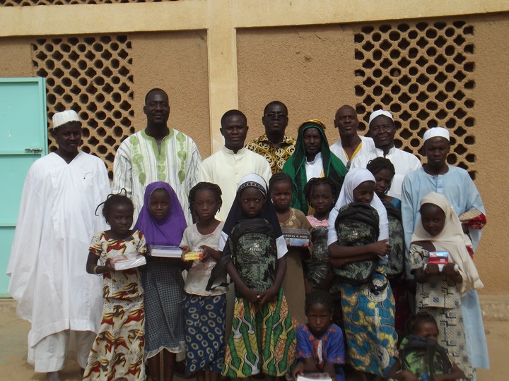 25 enfants bénéficient de kits scolaires